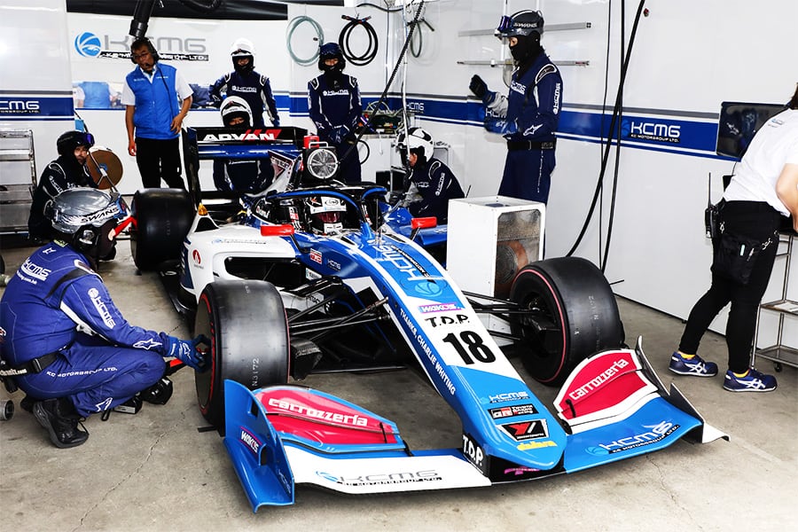 トヨタ勢の中で予選最上位となった小林 可夢偉（carrozzeria Team KCMG 18号車）