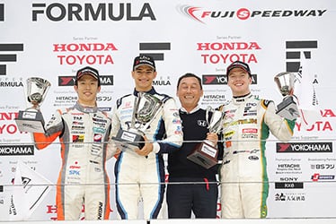 【ドライバー】坪井 翔（左から1番目）／ニック・キャシディ（右から1番目）スーパーフォーミュラ 2019年 第4戦 富士