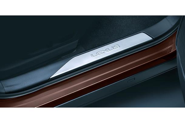 スカッフプレート（LEXUSロゴ付）
