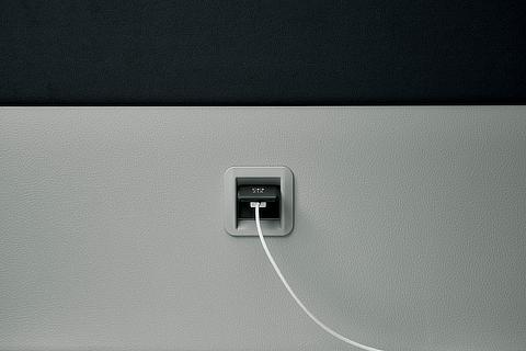 PREMIUM CABIN専用充電用USB端子