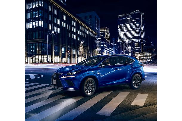NX300h 特別仕様車“Cool & Bright”（ヒートブルーコントラストレイヤリング）＜オプション装着車＞