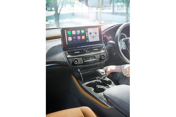 クラウンに さらなる質感を高めた内外装を採用 トヨタ グローバルニュースルーム トヨタ自動車株式会社 公式企業サイト