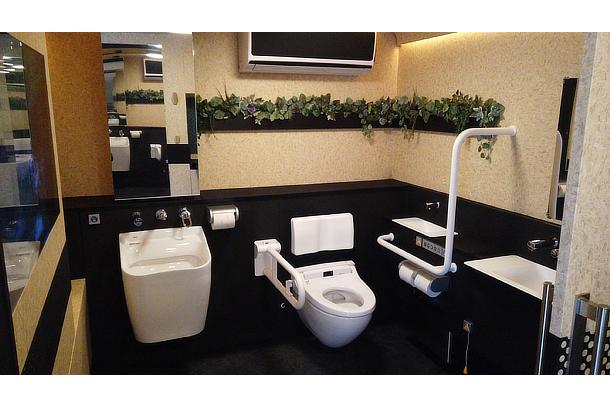 移動型バリアフリートイレ「モバイルトイレ」 | トヨタ自動車株式会社 公式企業サイト