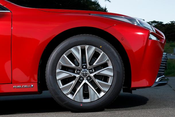 MIRAI（プロトタイプ）235/55R19タイヤ＆19×8Jアルミホイール（シルバーメタリック塗装）