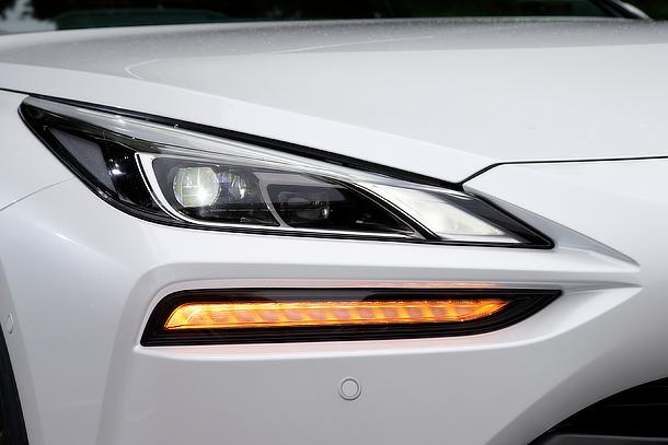 MIRAI（プロトタイプ）Bi-Beam LEDヘッドランプ（2眼タイプ／オートレベリング機能付）＋アダプティブハイビームシステム