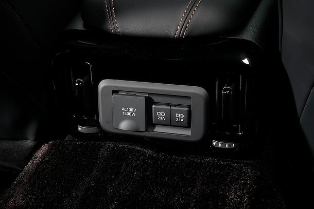 MIRAI（プロトタイプ）アクセサリーコンセント（AC100V・1500W）（センターコンソールボックス後部）