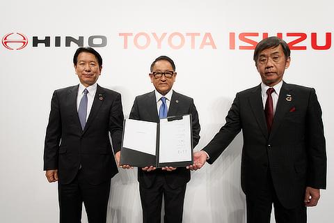 Yoshio Shimo, President & CEO, Hino Motors, Ltd. / Akio Toyoda, President, Toyota Motor Corporation / Masanori Katayama, President, Isuzu Motors Limited