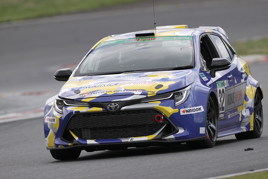 A vehicle equipped with a hydrogen engine races in the Fuji SUPER TEC 24 Hours Race