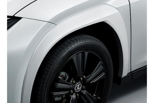 UX250h 特別仕様車“Elegant Black” フェンダーアーチモール（カラード）