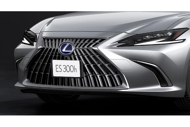 ES300h“version L”（ソニックイリジウム）＜オプション装着車＞