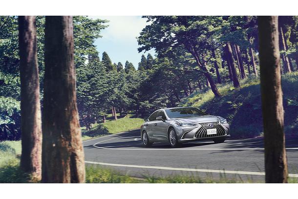 ES300h“version L”（ソニックイリジウム）＜オプション装着車＞