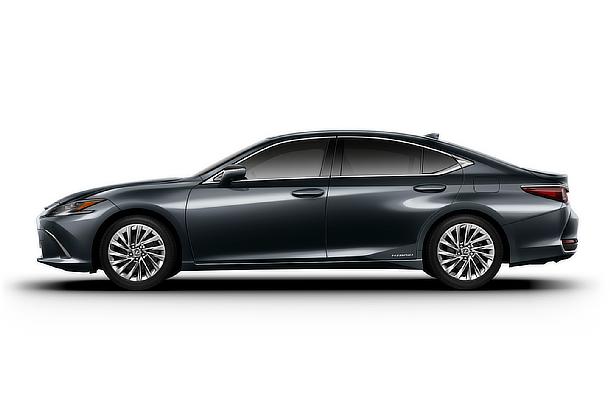 ES300h“version L”（ソニッククロム）