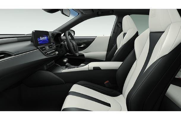ES300h“F SPORT”（インテリアカラー ： “F SPORT”専用ホワイト）