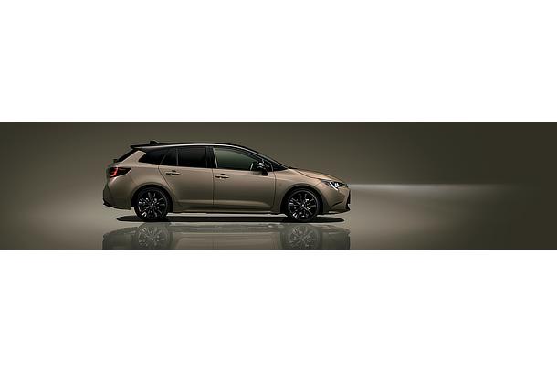 カローラ ツーリング 特別仕様車 HYBRID W×B“50 Million Edition”（ブラックマイカ×アーミーロックメタリック）＜オプション装着車＞