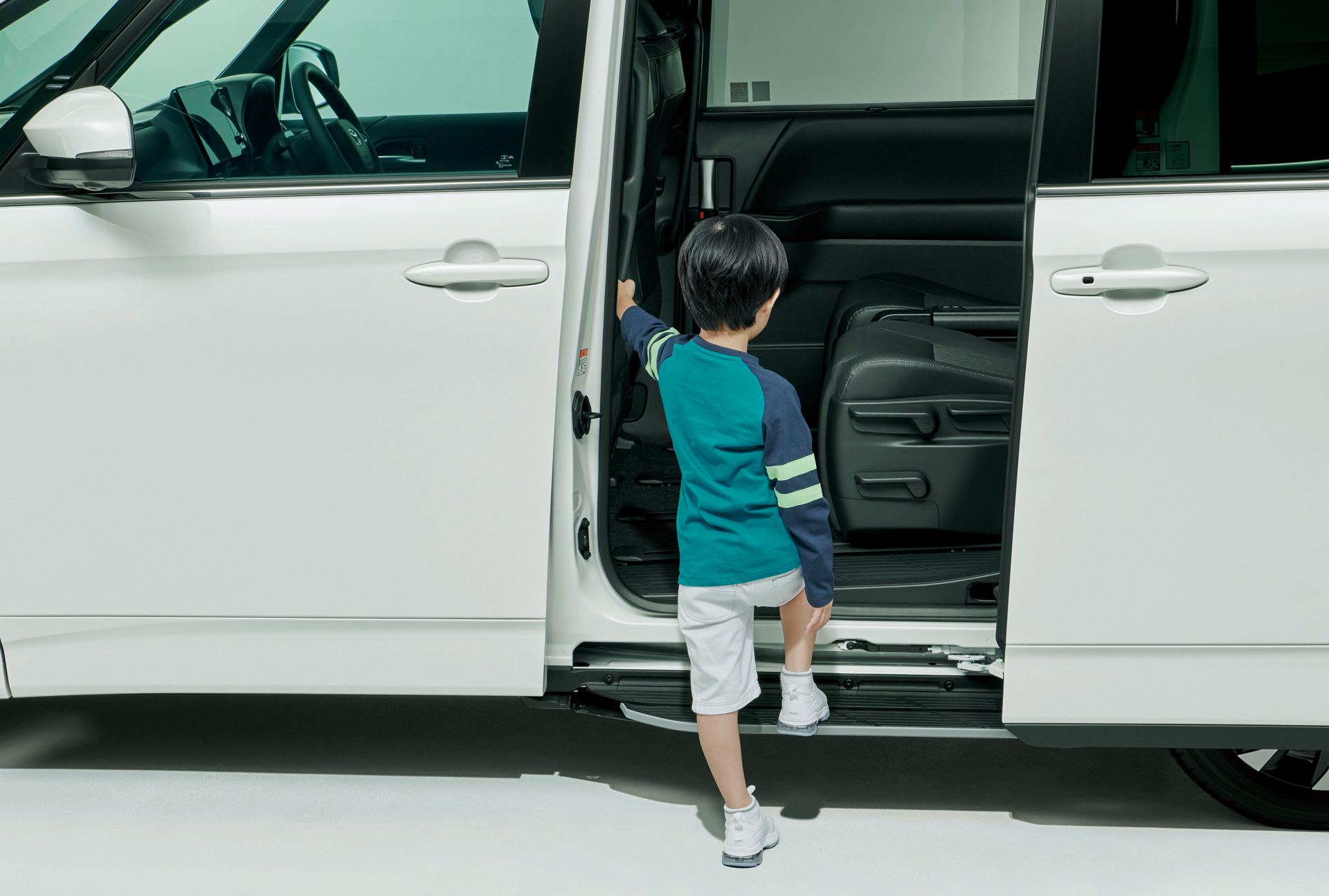 Toyota Launches New Noah and Voxy Minivans in JapanMinivans with more comfort, convenience, and peace of mind to bring joy to all - Image 1