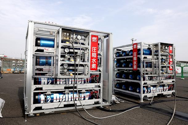 樹脂ライナー製タンク