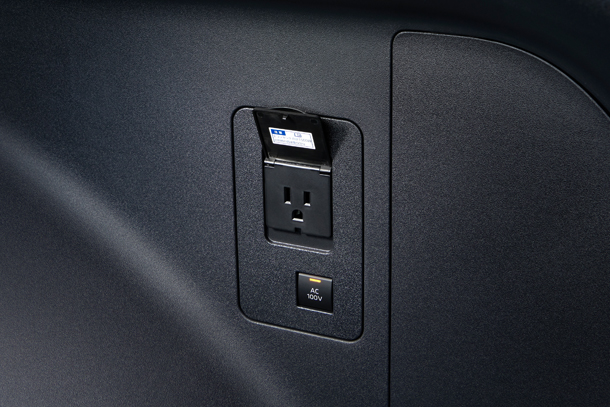 Accessory power outlet