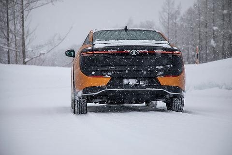 CROSSOVER RS“Advanced”（ブラック×プレシャスレイ）＜オプション装着車＞