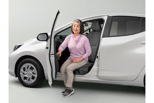 既販車への後付け車いす収納装置を発売 | コーポレート | グローバル