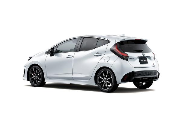 GR SPORT（2WD）（プラチナホワイトパールマイカ）＜オプション装着車＞
