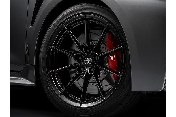 GR Corolla RZ 235/40R18 YOKOHAMA ADVAN APEX® V601 x BBS 8.5J forged aluminum wheels (with hub ornament)