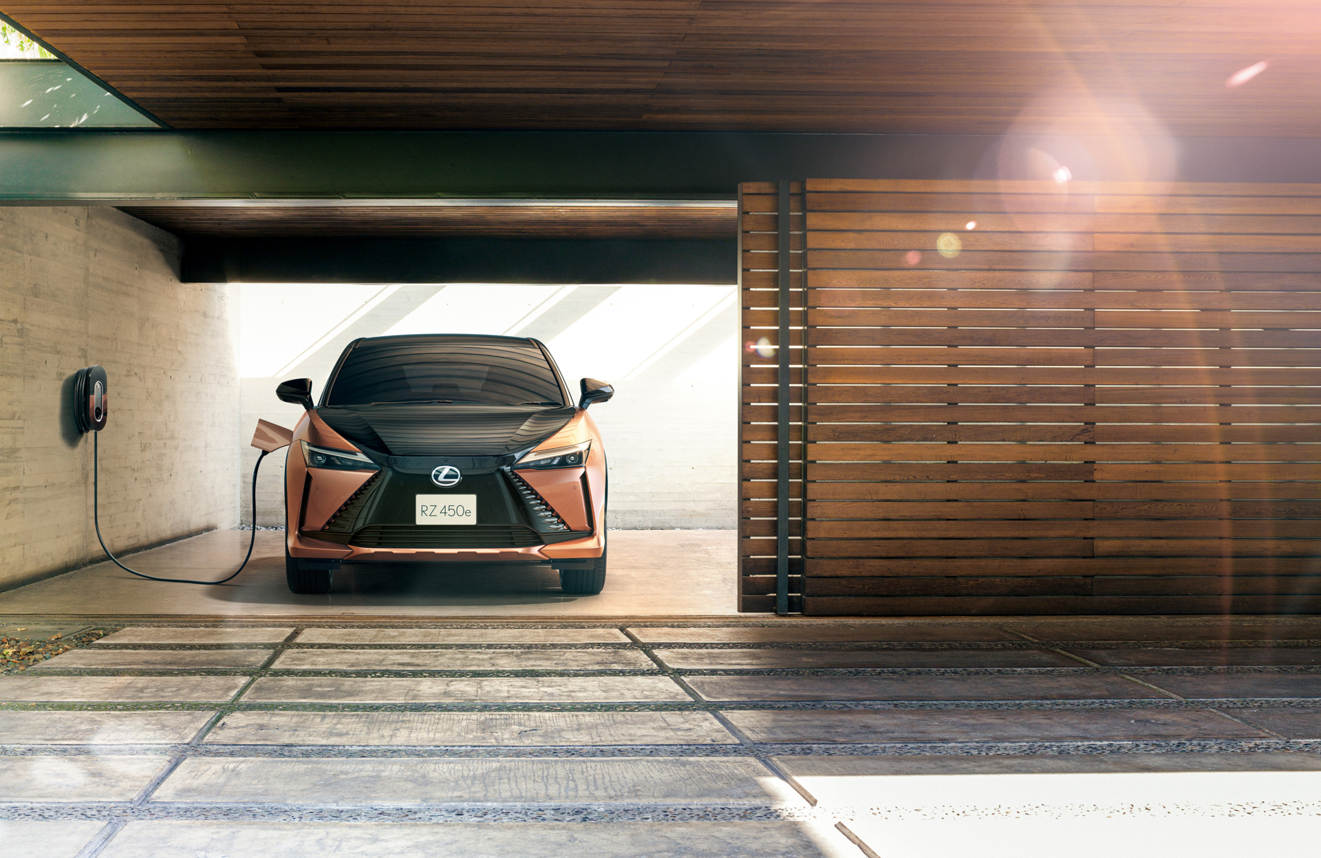 LEXUS、バッテリーEV専用モデルの新型「RZ450e」を発売 | レクサス