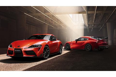 左 ： スープラ 特別仕様車 RZ“Plasma Orange 100 Edition” 右 ： GR Supra GT4