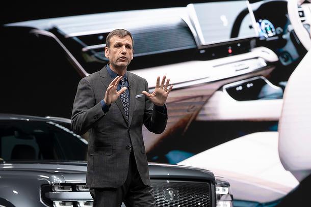 Simon Humphries, Member of the Board Directors, Operating Officer, Senior General Manager of Design Field, Chief Branding Officer