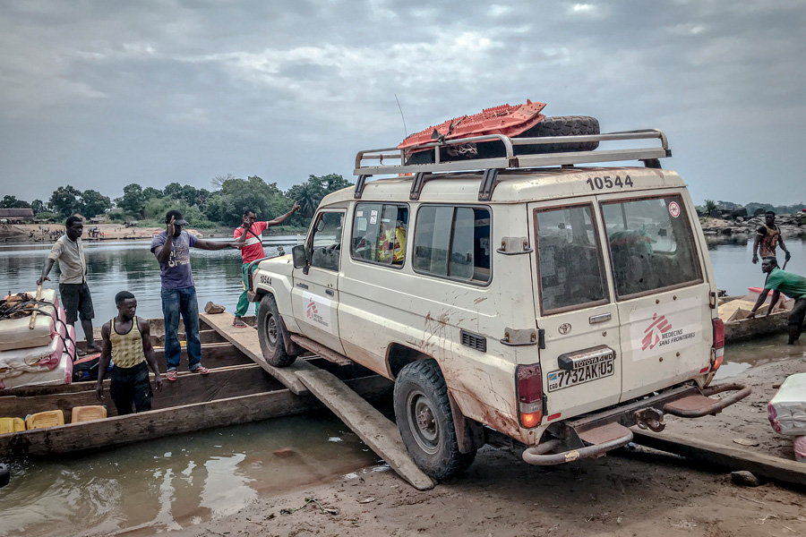 A Land Cruiser boarding a raft and attempting to cross a river for mass vaccination (Image provided by Medecins Sans Frontiers)