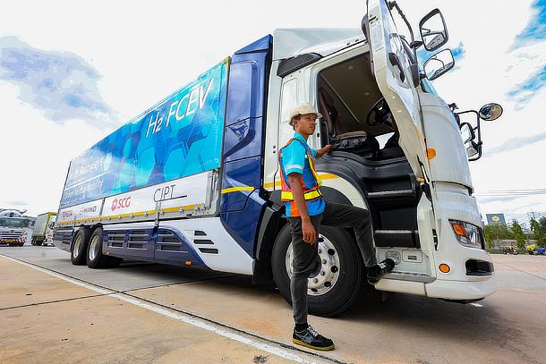 Multi-pathway carbon neutral mobilities demonstrated through logistics in Thailand