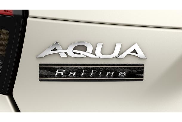 アクア 特別仕様車 Z“Raffine” バックドアエンブレム＜販売店装着オプション＞