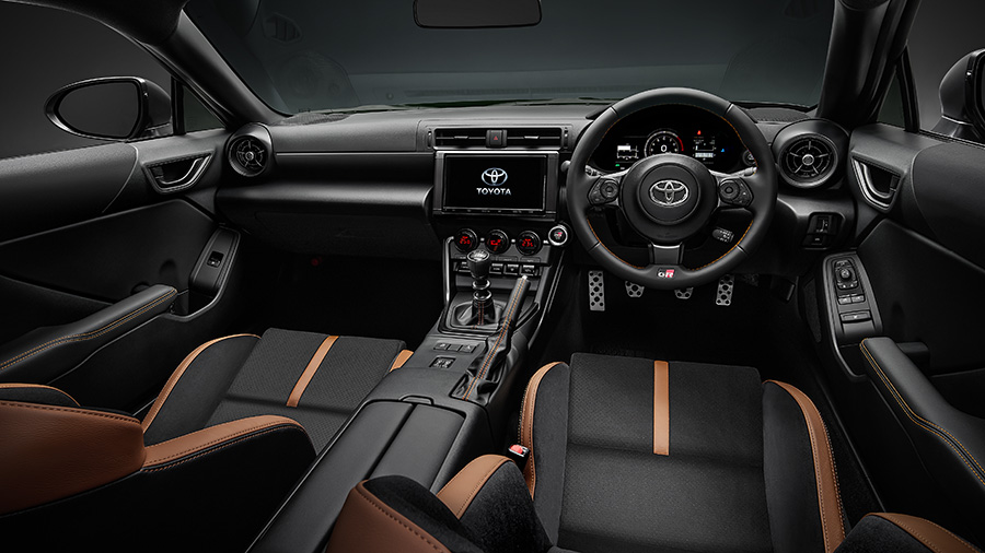 Interior: Specially available coloration in black & tan