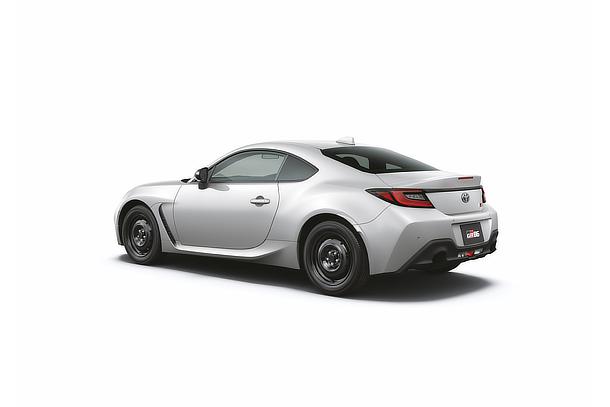 GR86 RC (Crystal White Pearl)