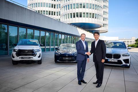 Oliver Zipse, Chairman of the Board of Management of BMW AG, Koji Sato, President of Toyota Motor Corporation