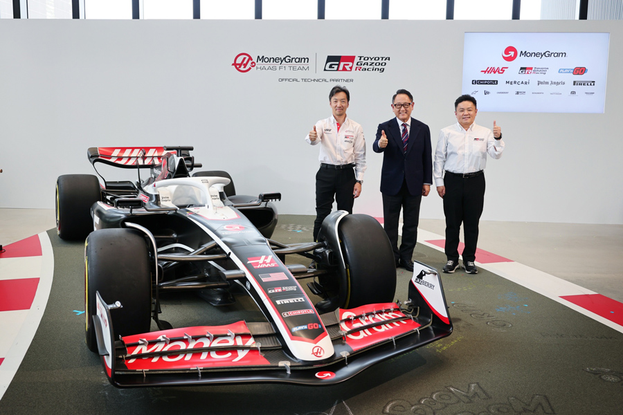 From left: MoneyGram Haas F1 Team Team Principal Ayao Komatsu, Toyota Motor Corporation Chairman Akio Toyoda, and GAZOO Racing Company President Tomoya Takahashi