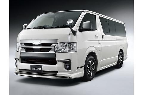 MODELLISTA Ver.Ⅱ ： エアロパーツセット Ver.2、シグネチャーイルミ、フードカバー、メッキアンダーミラーカバー、15インチアルミホイールセット（KOSEIベアロックNOVE＜ブラック×ポリッシュ＞）、マフラーカッター装着車（ベース車両 ： スーパーGL。メーカーオプション装着）