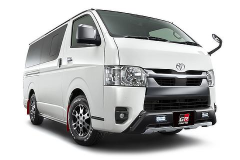 GRエアロパーツセット Version Ⅰ（LED付）、GRマッドフラップ、GR15インチアルミホイール＆タイヤセット装着車（ベース車両 ： スーパーGL。メーカーオプション装着）