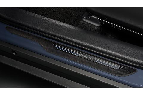 特別仕様車 Z“URBANO”スカッフプレート（販売店装着オプション）