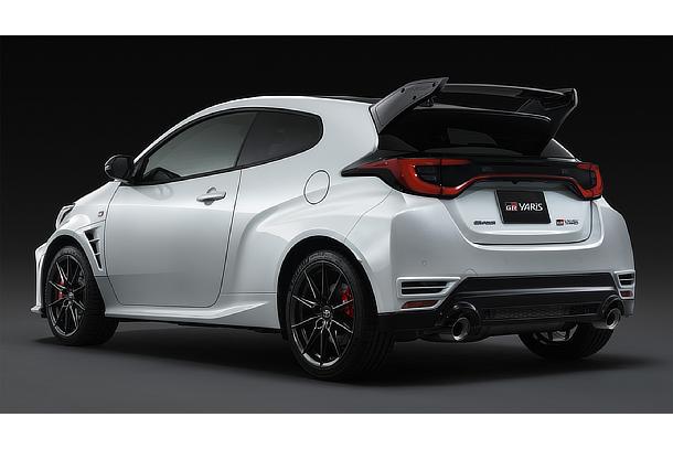 Factory-installed option: Aero Performance Package