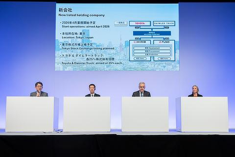 (Left to right) Koji Sato, President and CEO, Toyota Motor Corporation / Satoshi Ogiso, President and CEO, Hino Motors, LTD. / Karl Deppen, President and CEO, Mitsubishi Fuso Truck and Bus Corporation and designated CEO of new holding company, Karin Rådström, CEO, Daimler Truck Holding AG