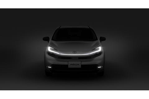 センターランプ（LEDクリアランスランプ＋LEDデイライト）＆LEDアクセサリーランプ（LEDクリアランスランプ＆LEDアクセサリーランプ点灯状態）