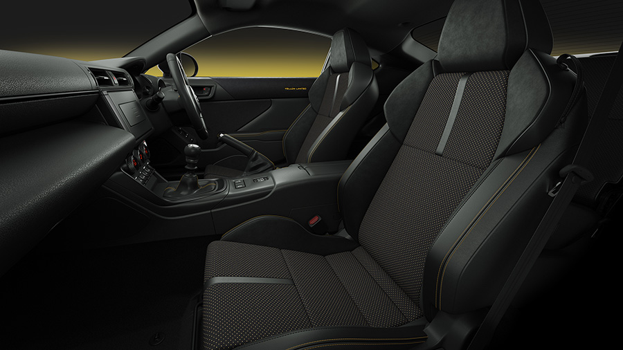 シート表皮 ： ウルトラスエード®（専用イエローパーフォレーション・ブラックアクセント）×本革