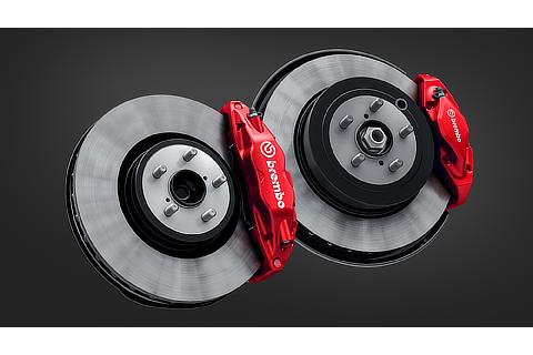 brembo製ベンチレーテッドディスクブレーキ（フロント ： 17インチ4ポッド対向キャリパー・リヤ ： 17インチ2ポッド対向キャリパー）