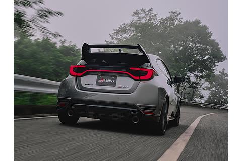 Factory-installed option: Aero performance package