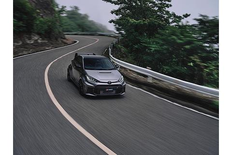 Factory-installed option: Aero performance package