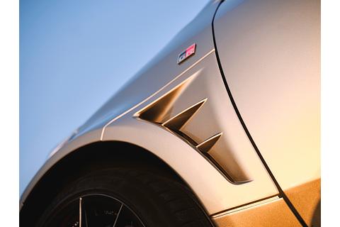 Factory-installed option: Aero performance package