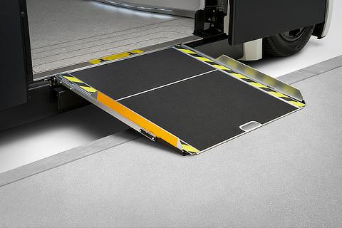 低フロア高と電動スロープ