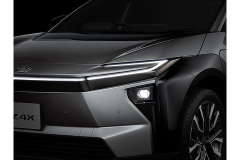 LEDヘッドランプ（オートレベリング機能付）＋LEDクリアランスランプ（LEDデイライト機能付）＋LEDフロントターンランプ＋ヘッドランプクリーナー