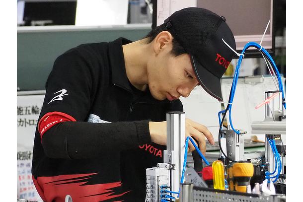 東日本大震災一次、三次　技能五輪 SHIMADZU] 第61回技能五輪全国大会のフライス盤職種で銅賞を獲得