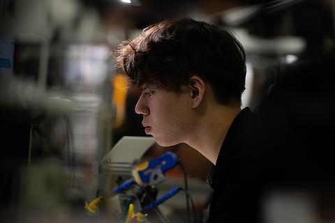 電子機器組立て 亀田 祐成